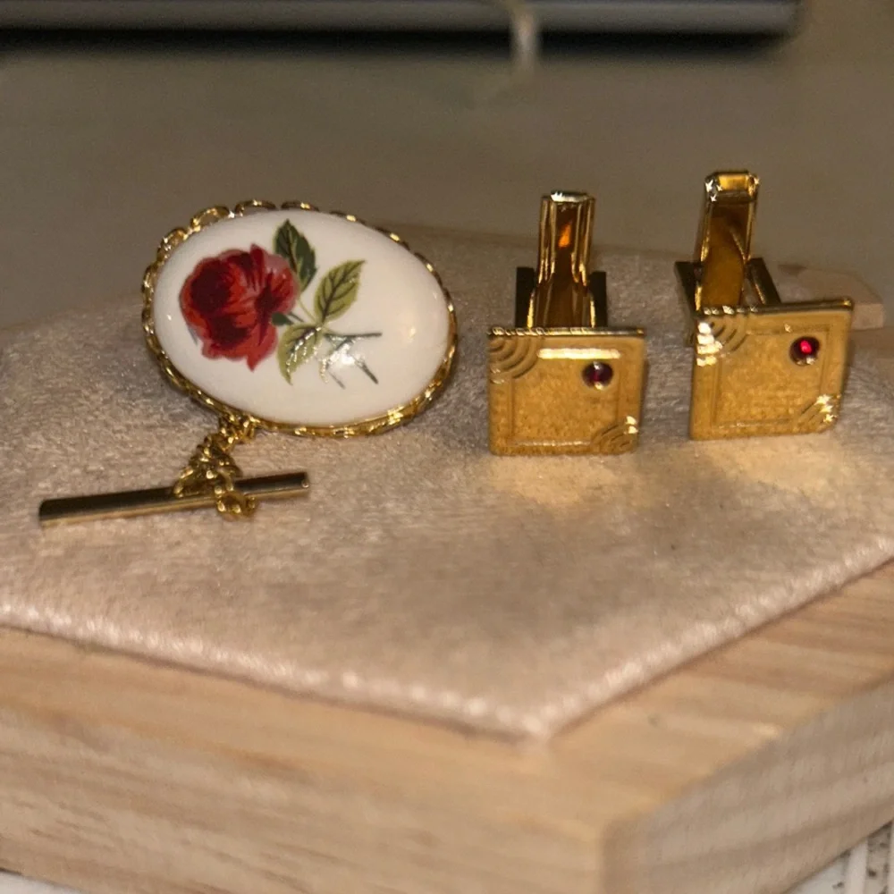 Vintage Art Deco Gold‎ Rose Porcelain Tie Tack & Gemstone Cufflink Set